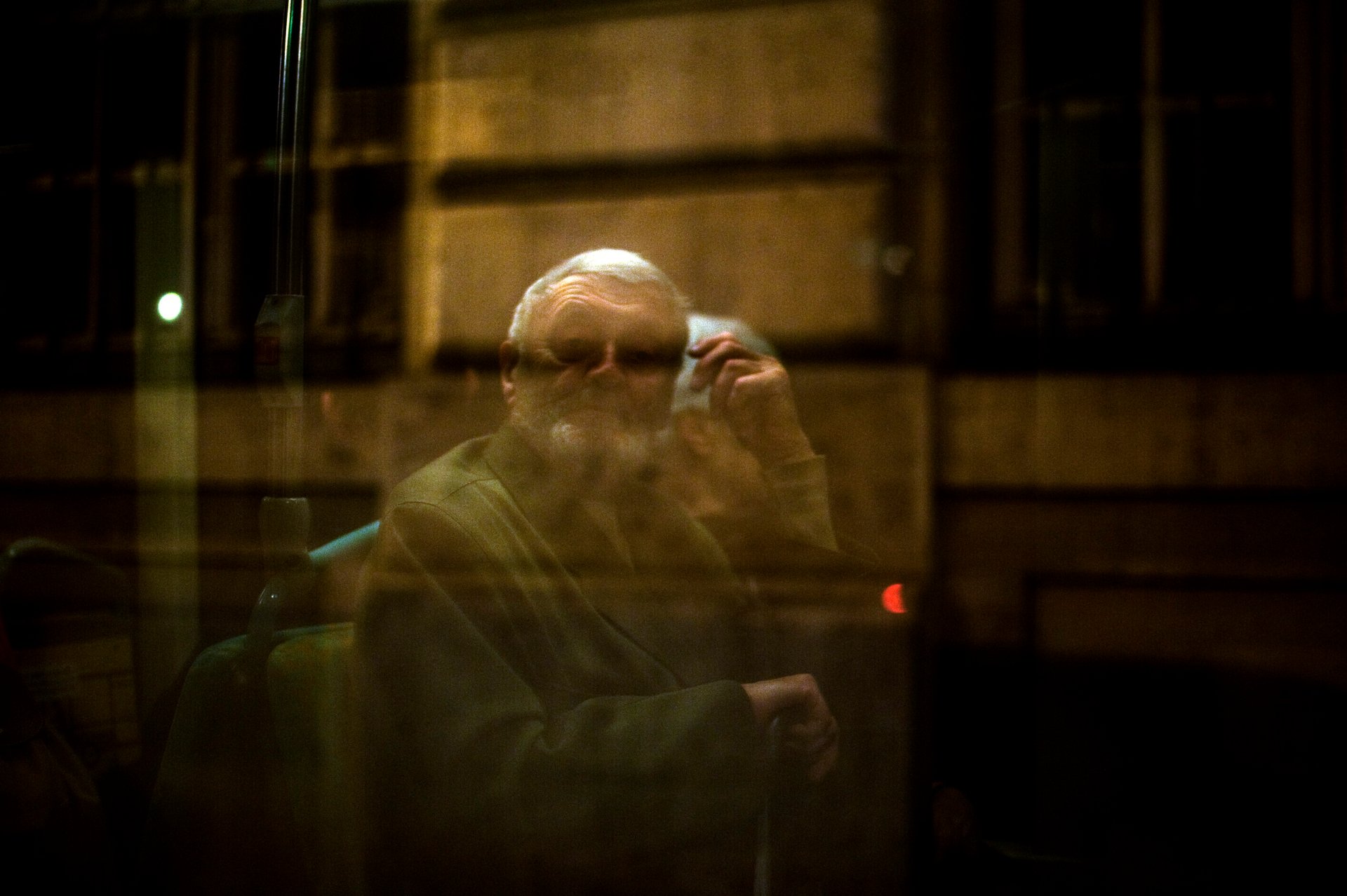 Scène de bus, Paris — sortie du cadre