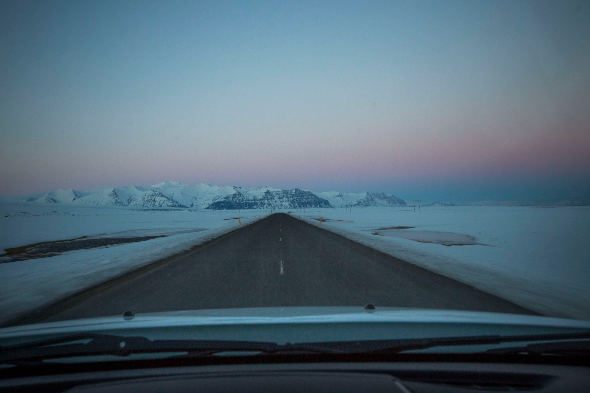 Icelandic landscape, open horizon and raking light